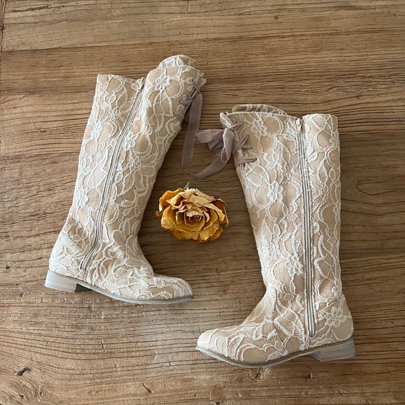 NWOT Joyfolie Lacey Boot in Rose - Picture 2 of 13